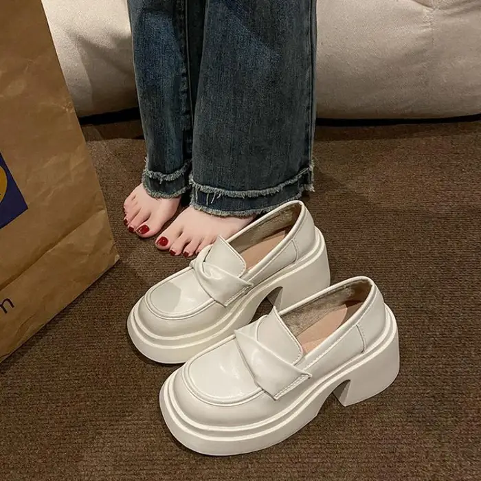 Scarpe da donna Mocassini con papillon Tacchi con plateau Pelle verniciata Tacchi alti da donna Slip on Calzature Punta a punta Tacco spesso 38 beige