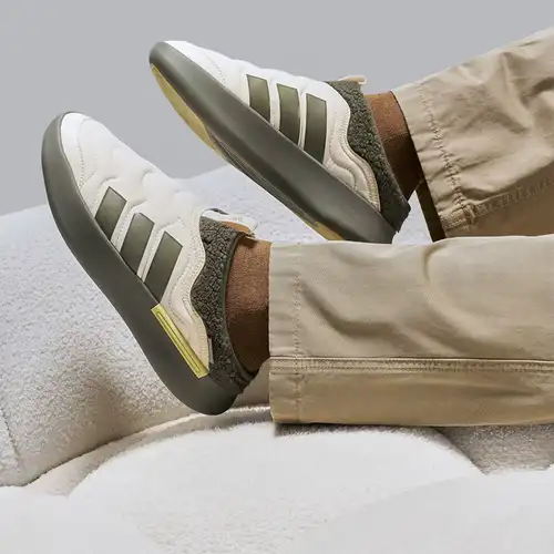 Adidas nuove scarpe sportive e per il tempo libero morbide, comode e resistenti all usura da uomo e da donna JR0062