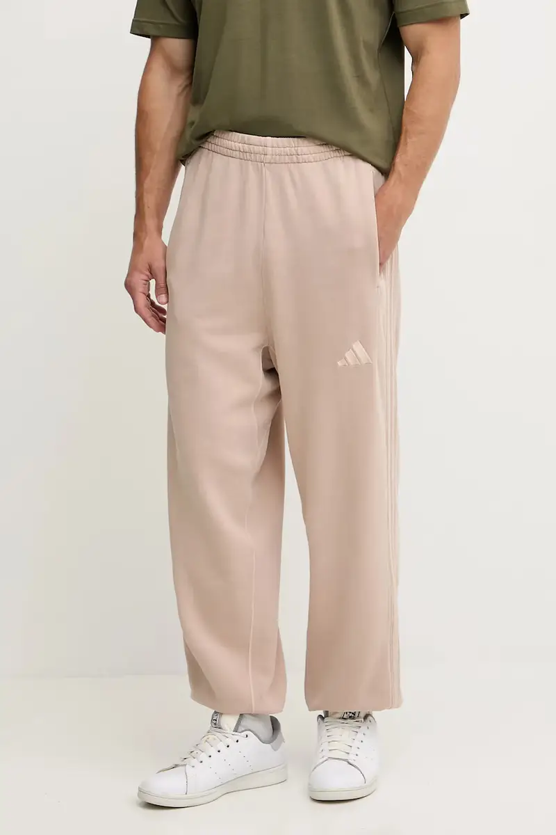 Adidas pantaloni tuta di cotone All SZN uomo colore beige con applicazione JN0619