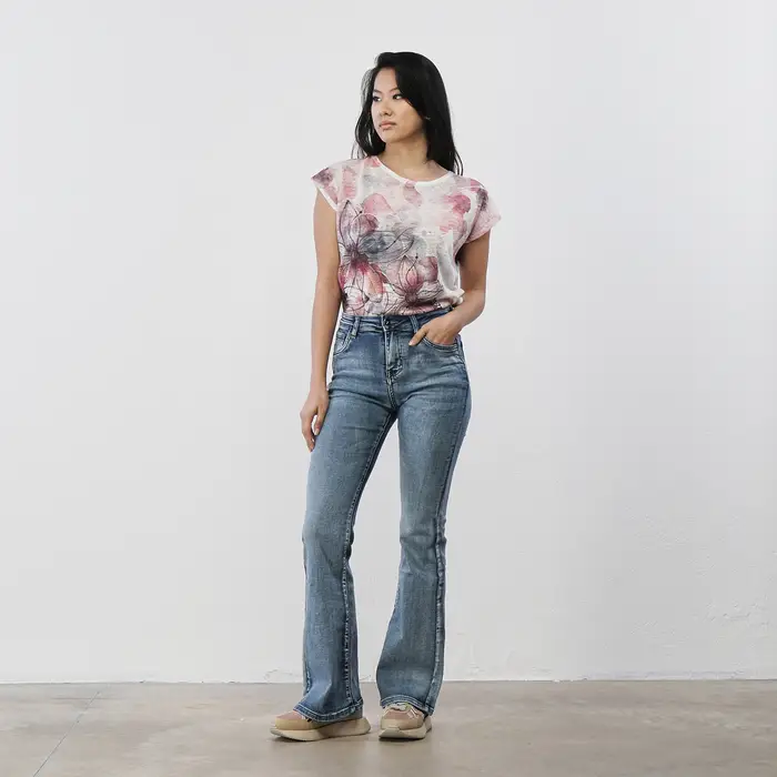 Jeans azzurri da donna a zampa con tasche