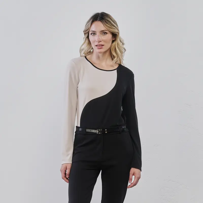 ALESYA Maglia bianca e nera con motivo geometrico