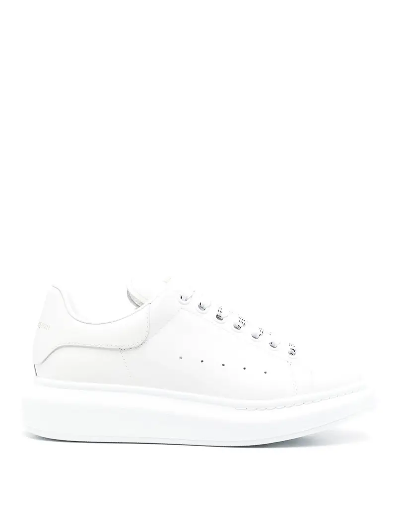 Alexander Mcqueen Sneaker di grandi dimensioni in bianco