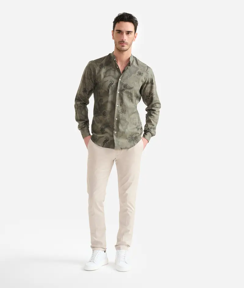 Alviero Martini Camicia coreana in lino e cotone Geo Tropical Verde Palma