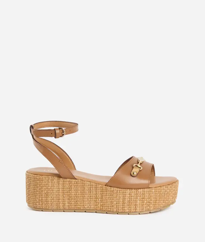 Sandali in pelle liscia con zeppa in rafia Cuoio