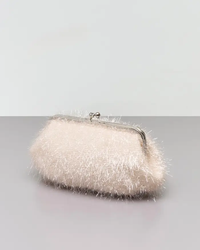 Pochette color avorio in tessuto intrecciato con pagliuzze applicate all over tono su tono