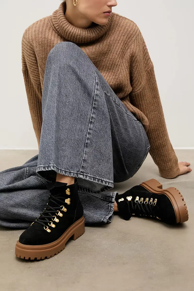 Answear.LAB stivaletti alla caviglia in camoscio colore nero