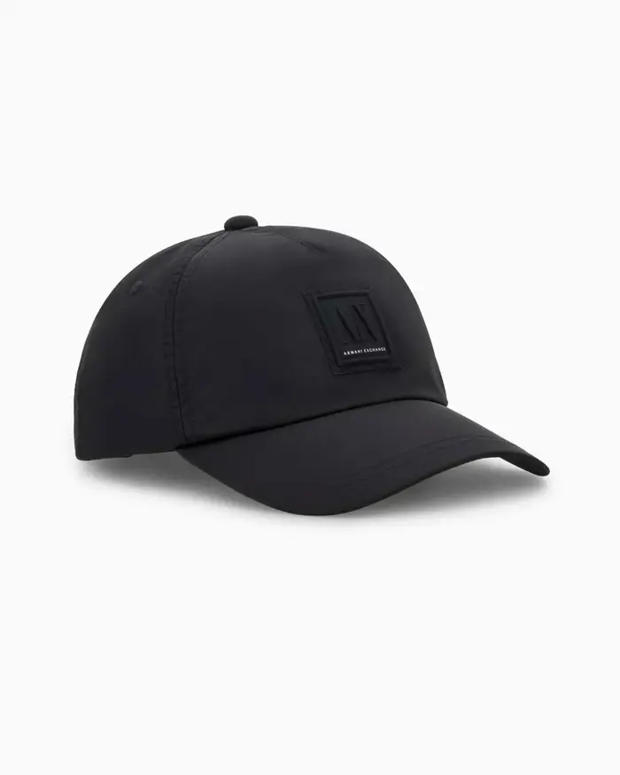Berretto Armani Exchange nero in nylon con patch logo frontale