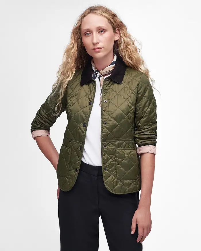 Giacca Barbour Deveron verde trapuntata con colletto a camicia in velluto a coste
