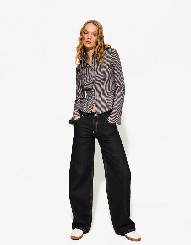 Bershka Camicia Attillata Con Maniche A Campana Donna Marrone