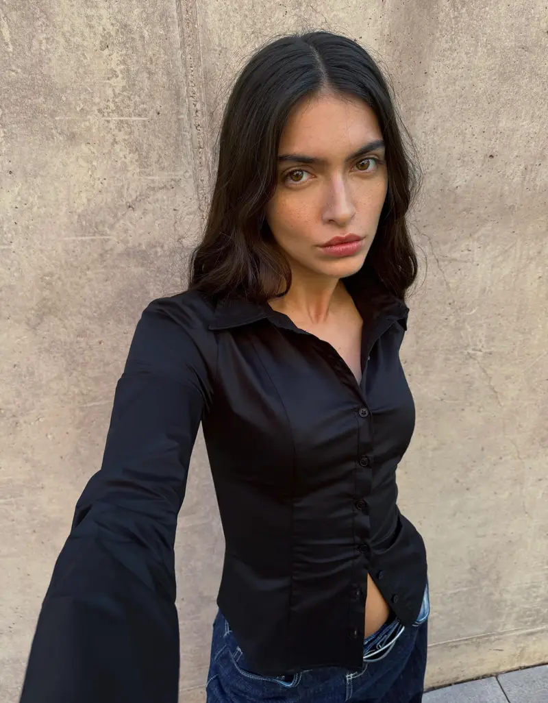 Bershka Camicia Attillata Con Maniche A Campana Donna Nero