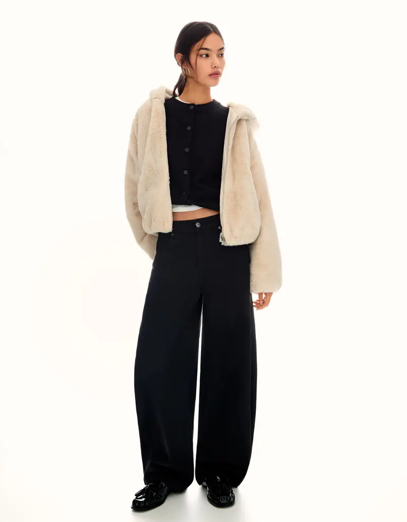 Bershka Giubbotto In Pelliccia Sintetica Con Cappuccio Donna Sabbia