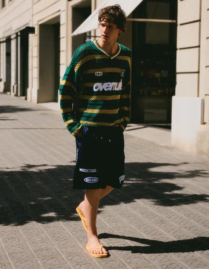 Bershka Maglia Boxy Fit In Rete Grafica Uomo Verde