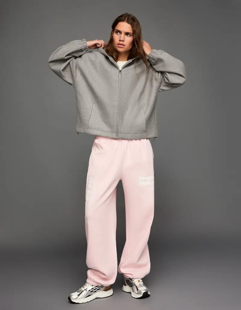 Bershka Pantaloni Felpa Jogger Fit Stampa Donna Rosa