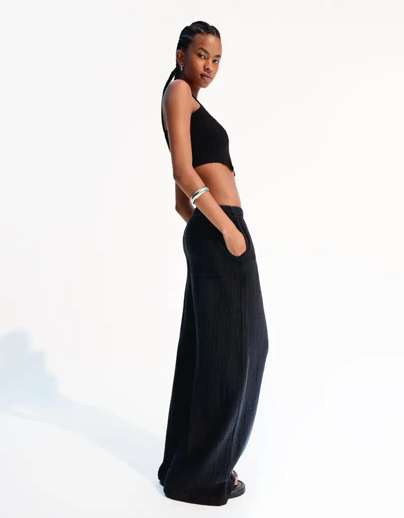 Bershka Pantaloni Wide Leg In Tessuto Semplice Double Cloth Donna Nero
