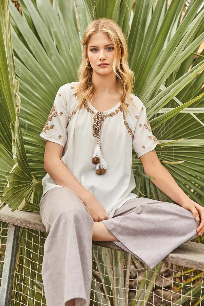 Iconique BLUSA CON RICAMI ARTIGIANALI | Colore: Bianco