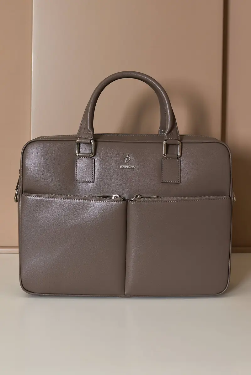 D'Arienzo Borsa Ventiquattrore in pelle di vitello color fango saffiano con doppia tasca, Seleziona Taglia Unica, Colore Fango