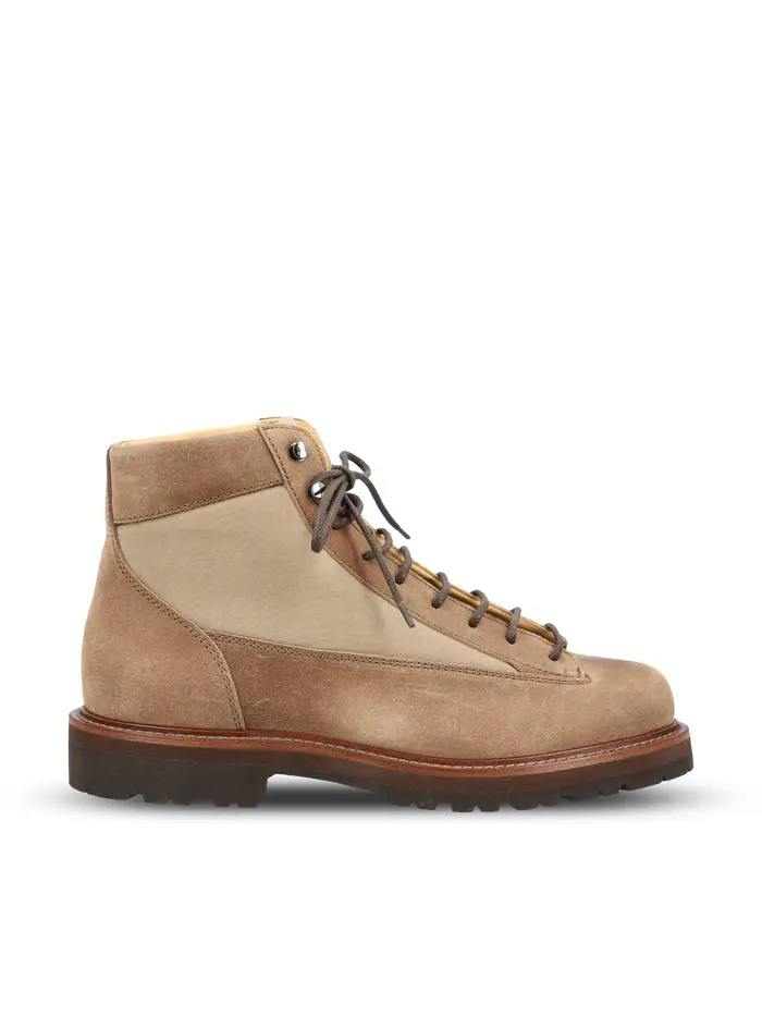 Stivali realizzati in camoscio BEIGE