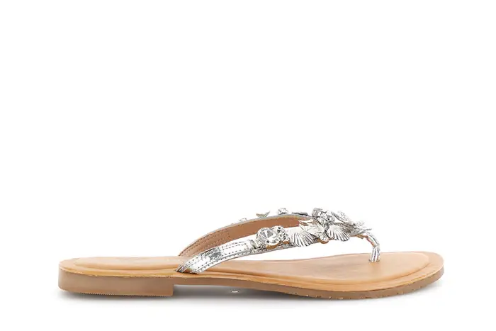 CafèNoir infradito flat in pelle con accessori gioiello argento