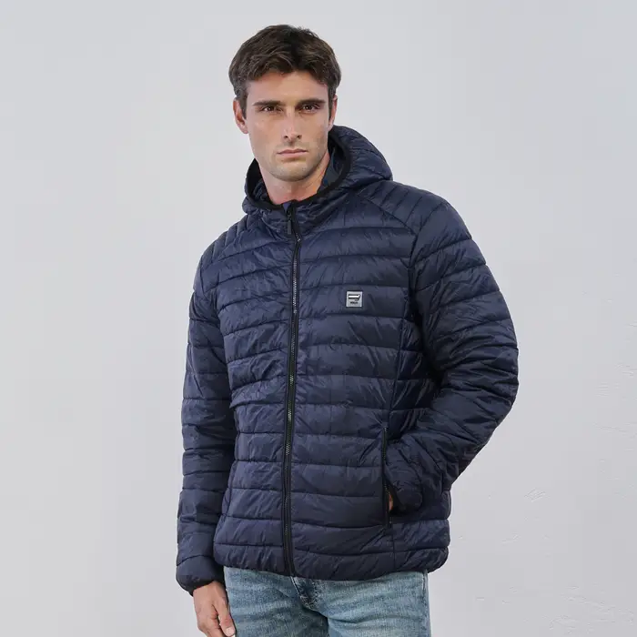 Piumino blu da uomo con tasche e logo