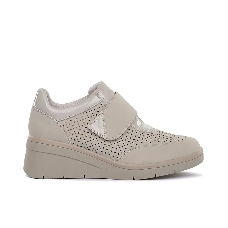 CASUAL COMFORT Sneakers comfort beige traforate con zeppina e velcro
