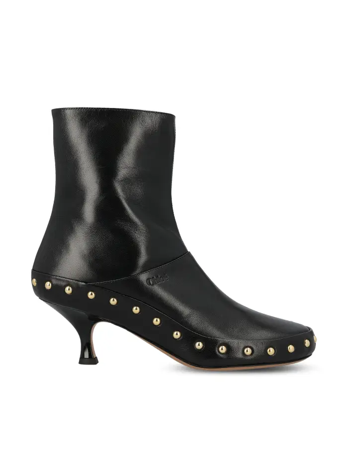 Stivali realizzati in pelle NERO