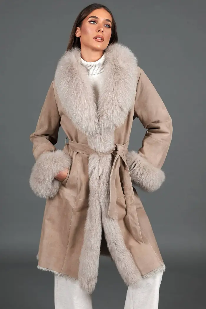 D Arienzo Cappotto in montone scamosciato beige con bordi in volpe, Seleziona Beige