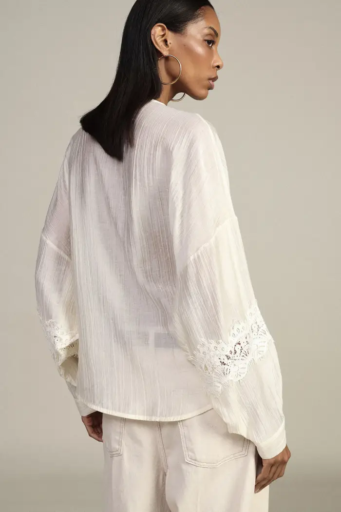 Blusa con maniche lunghe, scollo a v e pizzo miniatura 3