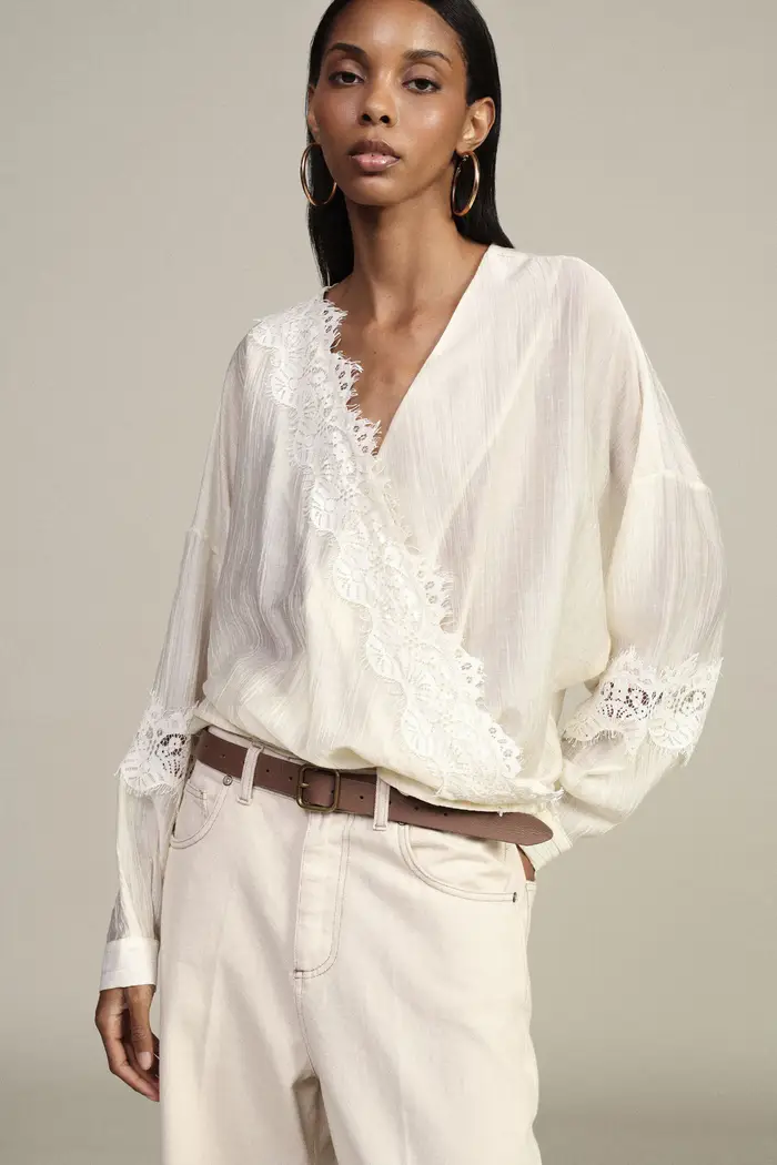 Blusa con maniche lunghe, scollo a v e pizzo miniatura 4