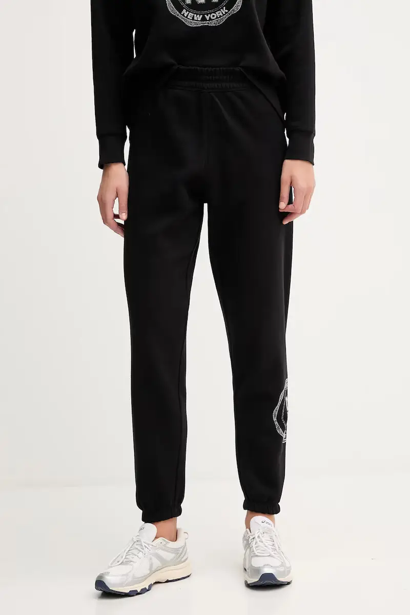 DKNY pantaloni tuta donna colore nero con applicazione DP5P3667