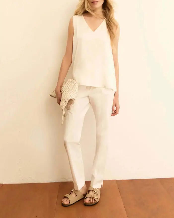 Emme Marella Pantaloni slim bianchi in gabardina stretch con piega stirata e spacco alla caviglia
