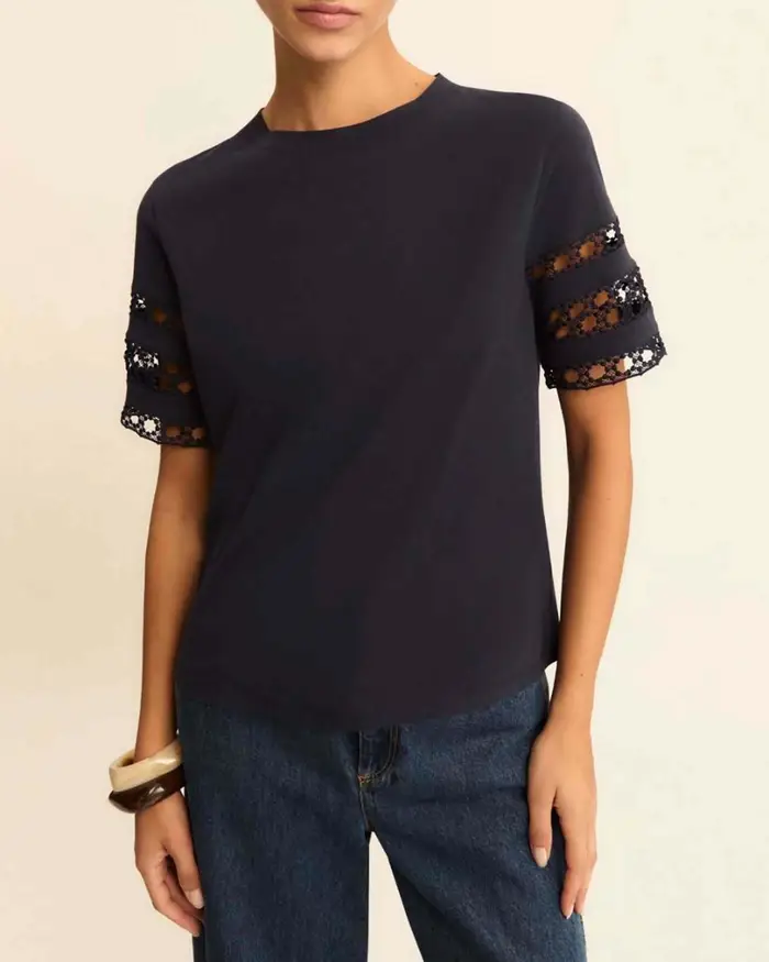 Emme Marella T-shirt girocollo blu in jersey con intarsio ricamato sulle maniche