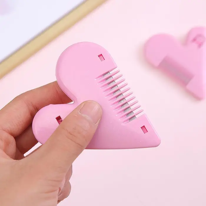 a forma di cuore Trimmer Barbiere Pettine Frangia Rimozione dei capelli Mini strumenti per il trucco per il diradamento Accessori per il taglio dei capelli di bellezza 1pc rosa