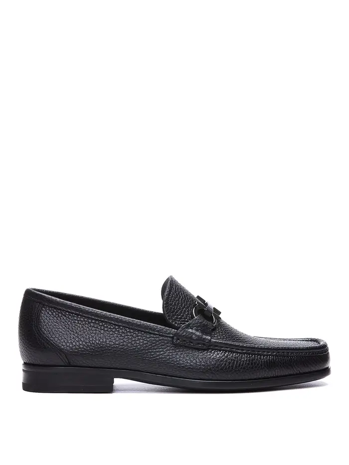 Ferragamo Mocassini Gancini in pelle martellata Nero