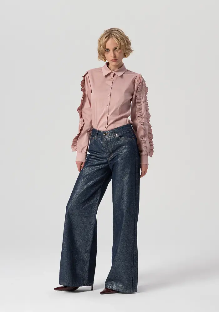 Jeans flare a palazzo in denim con spalmatura