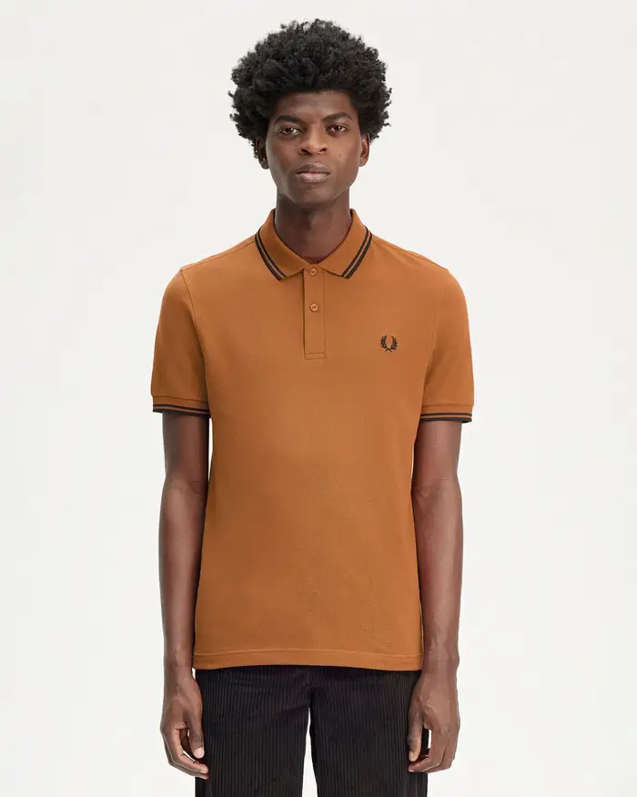 Polo arancione mezza manica con bordino nero