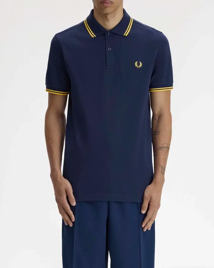 Polo Fred Perry blu indaco mezza manica con bordino giallo