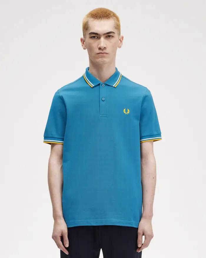 Polo turchese mezza manica con bordino bianco e giallo