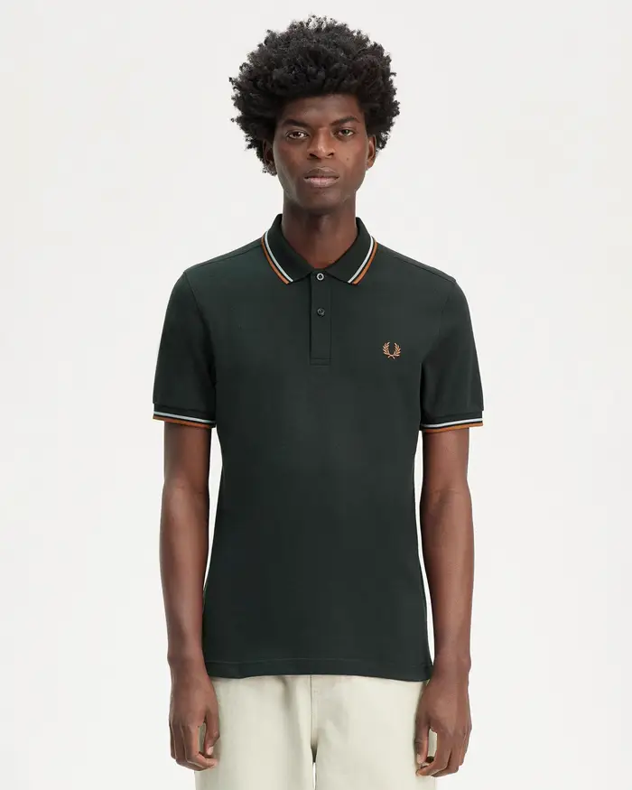 Polo verde scuro mezza manica con bordino bianco e arancione