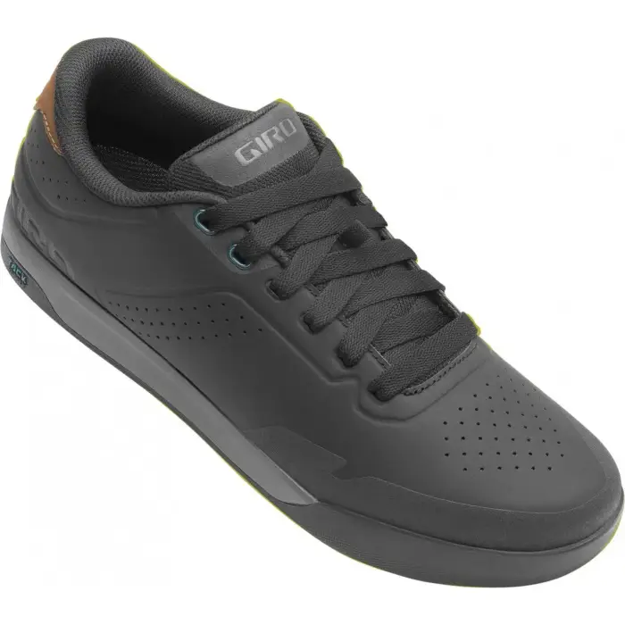 Giro Scarpe Latch