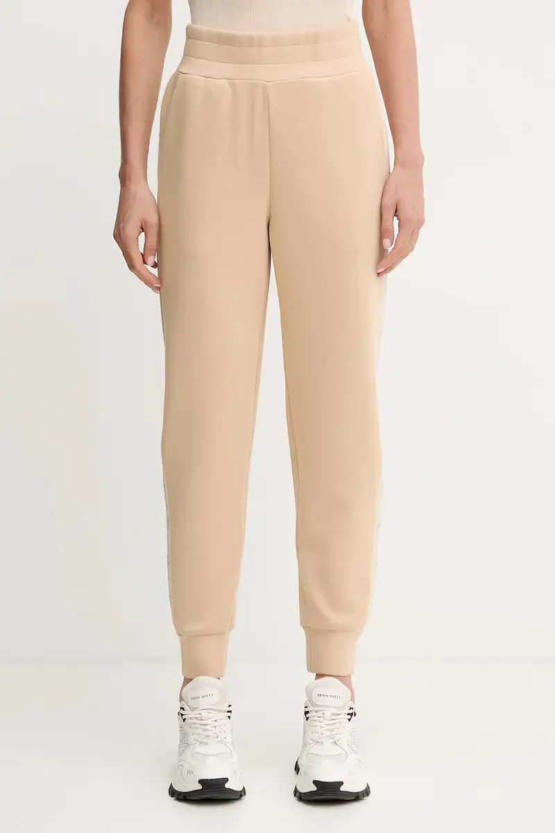 Guess pantaloni tuta NEW VICTOIRE donna colore beige con applicazione W5YB11 KBYE2