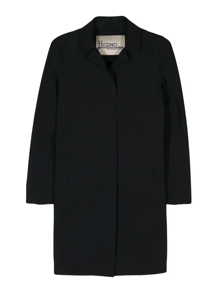 Un cappotto del petto Nero