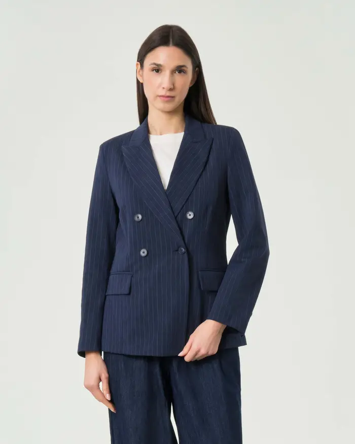 Blazer blu gessato doppiopetto Hlo! con spalline strutturate e tasche frontali con patta