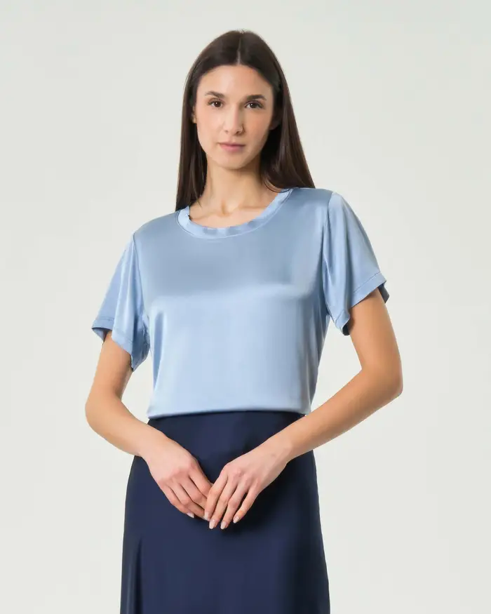 Blusa maniche corte Hlo! azzurra in raso di viscosa