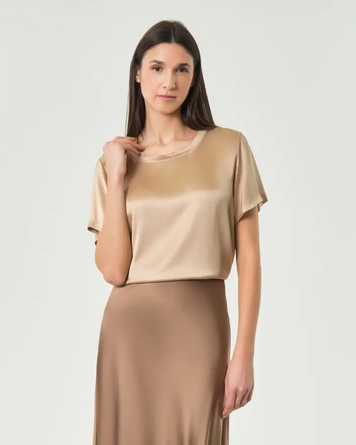Blusa maniche corte Hlo! cammello in raso di viscosa