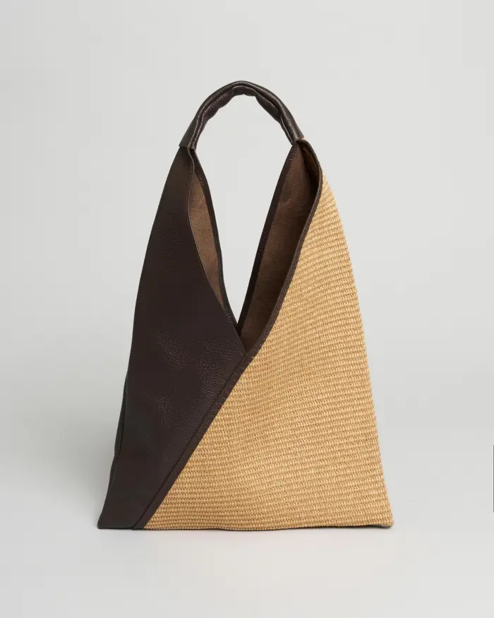 Hlo! Borsa a spalla in rafia naturale e pelle color moro con apertura a V e chiusura a bottone magnetico