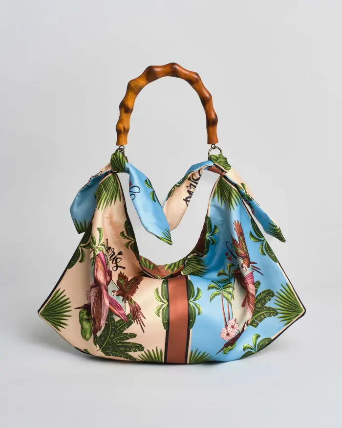 Hlo! Borsa a spalla multicolor in raso a stampa floreale con manico in bambù
