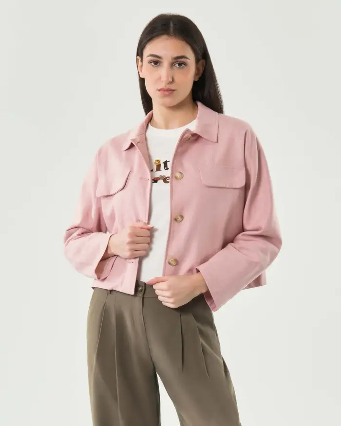 Hlo! Camicia cropped rosa in bull misto cotone con tasche frontali a patta