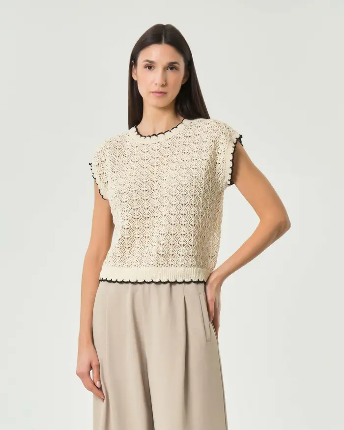 Gilet traforato girocollo Hlo! color panna con profili ricamati a contrasto di colore