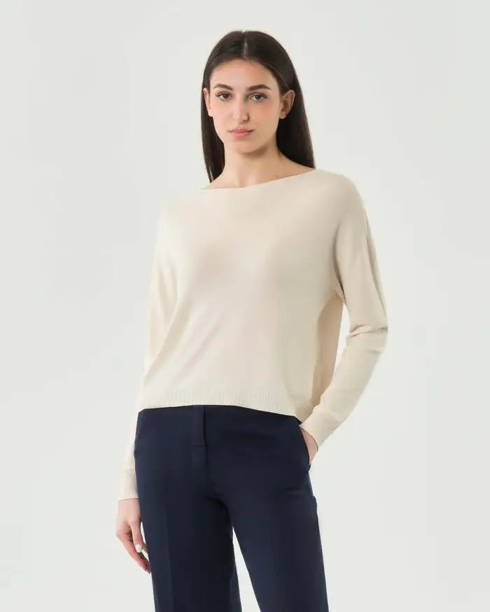 Maglia corta blu a maniche lunghe Hlo! in viscosa con scollo a barchetta e bordi a costine