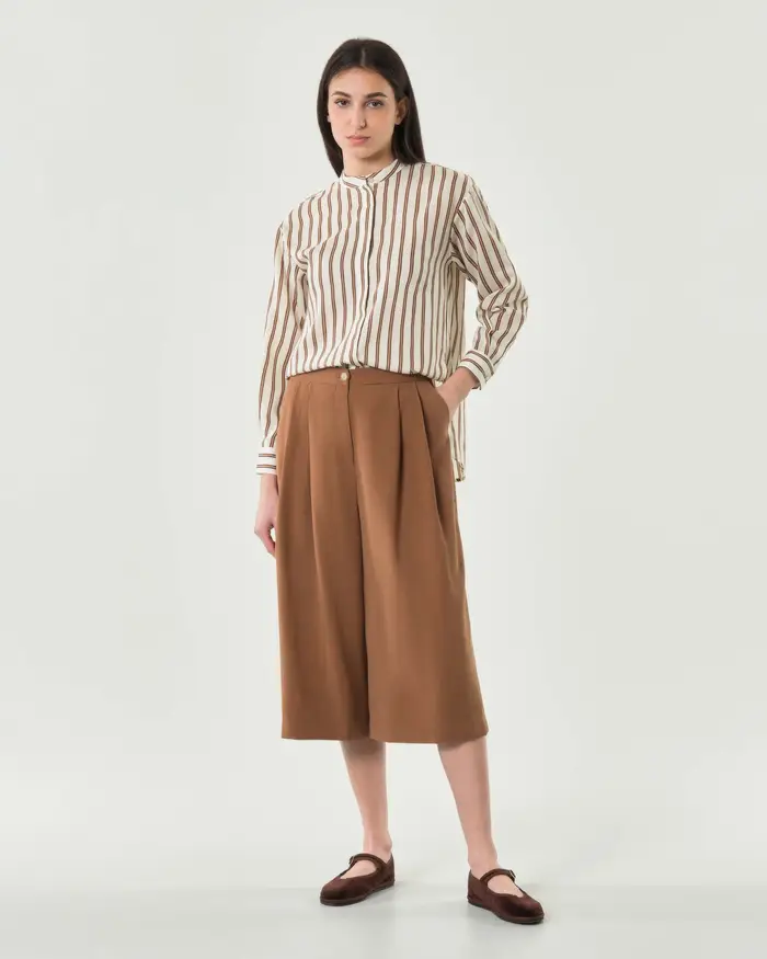 Pantalone cropped Hlo! cuoio in misto viscosa con pince frontali